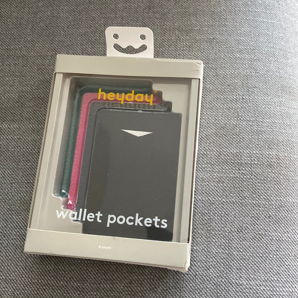 NWT wallet pockets